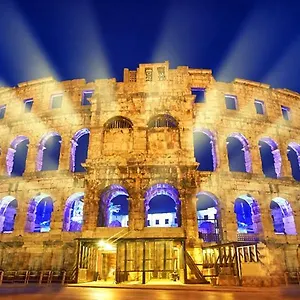Lusyhouse Pula